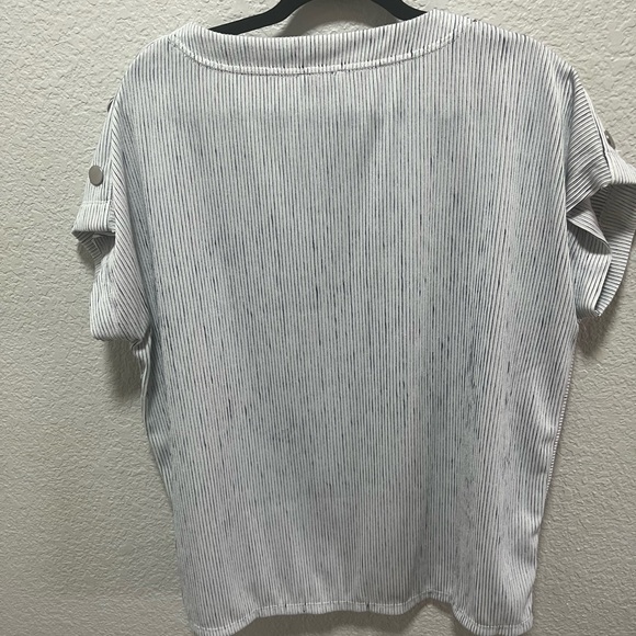 Jones New York White Striped Short Sleeve Top - Picture 2 of 4